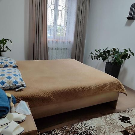 Amanat Guest House Bishkek Esterno foto