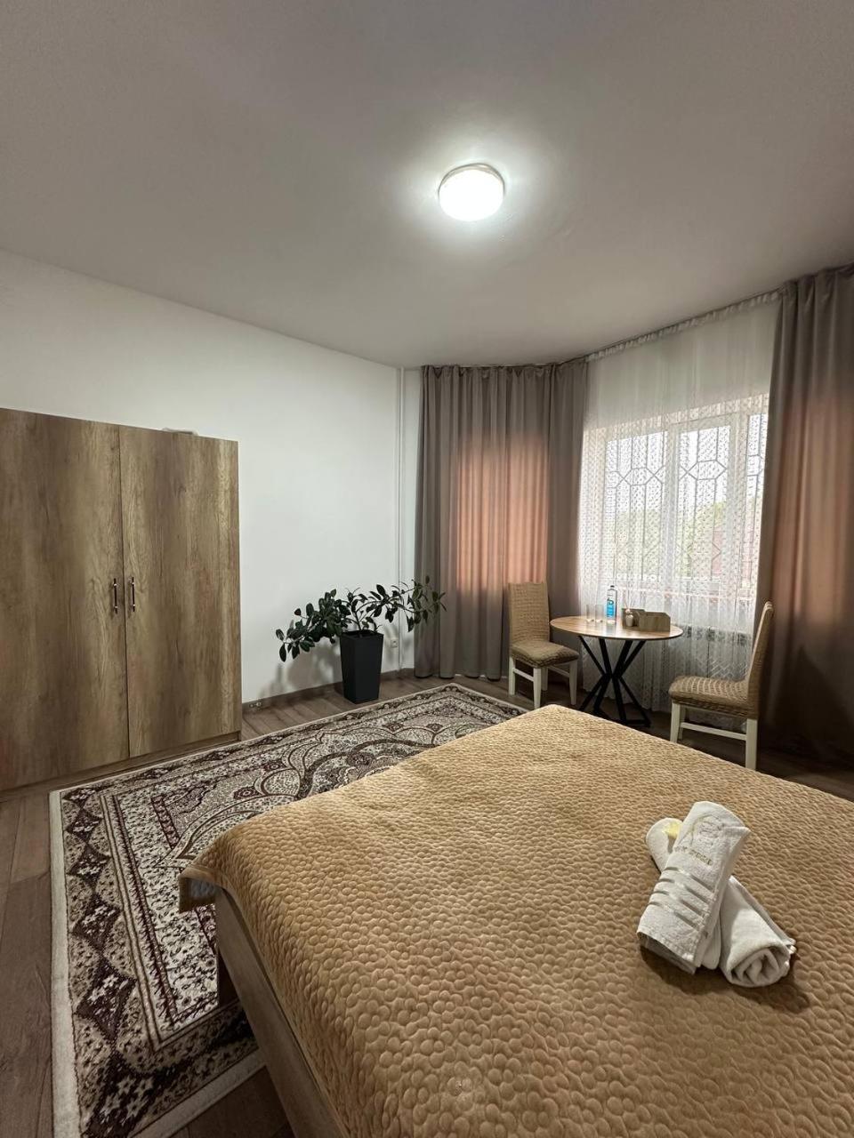 Amanat Guest House Bishkek Esterno foto
