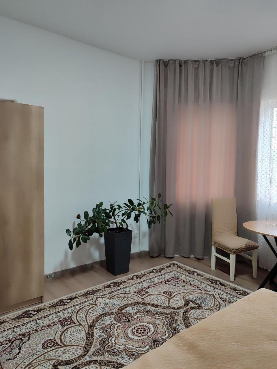 Amanat Guest House Bishkek Esterno foto