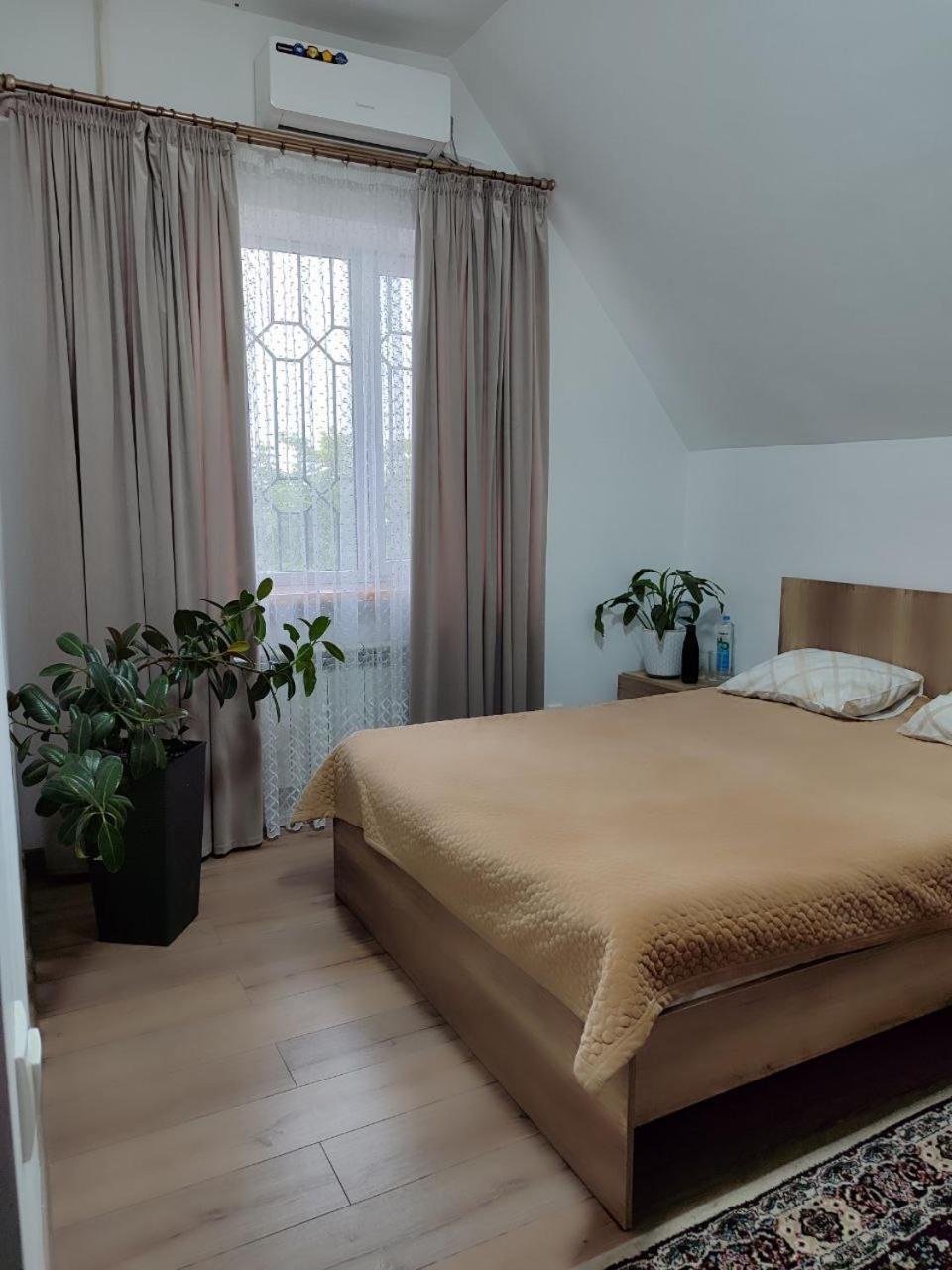 Amanat Guest House Bishkek Esterno foto