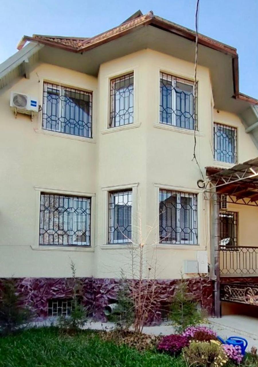 Amanat Guest House Bishkek Esterno foto