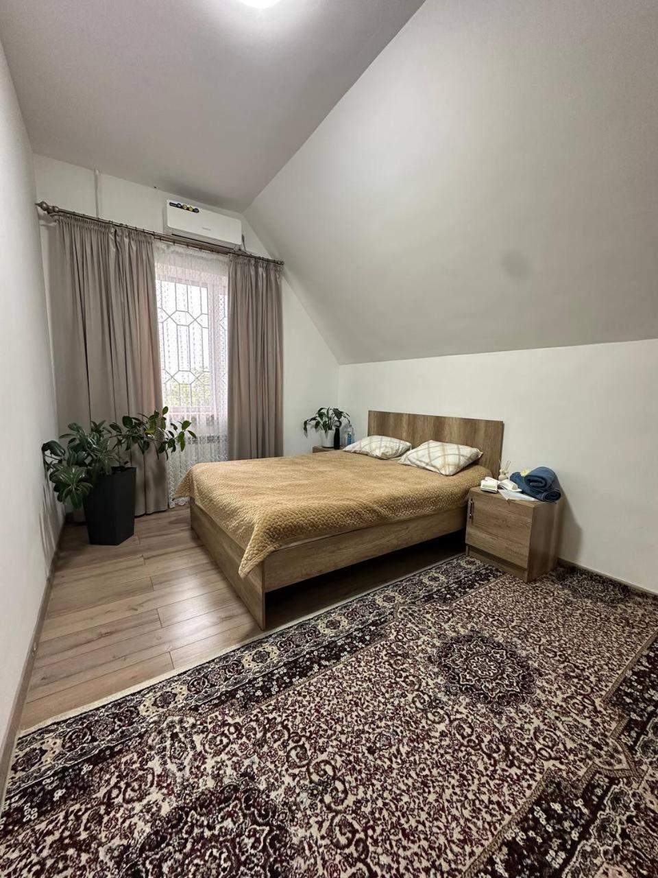 Amanat Guest House Bishkek Esterno foto
