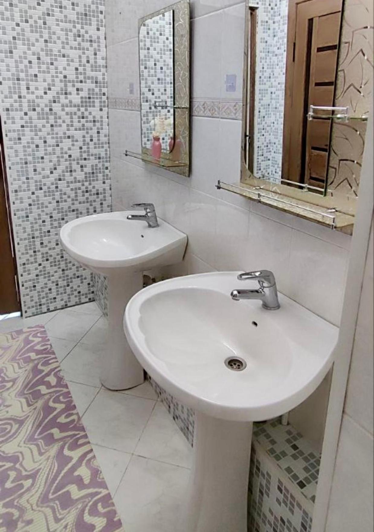 Amanat Guest House Bishkek Esterno foto